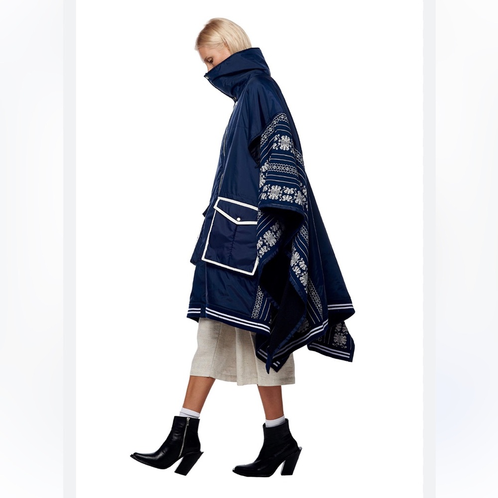 JONNY COTA Studio Mountain Oversized Puncho